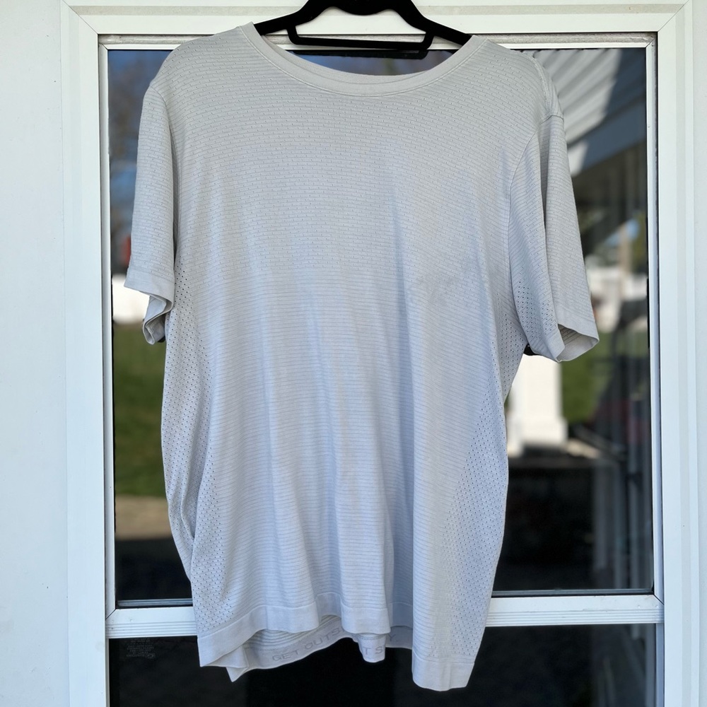 EUC Lululemon White metal vent tech Large Shirt